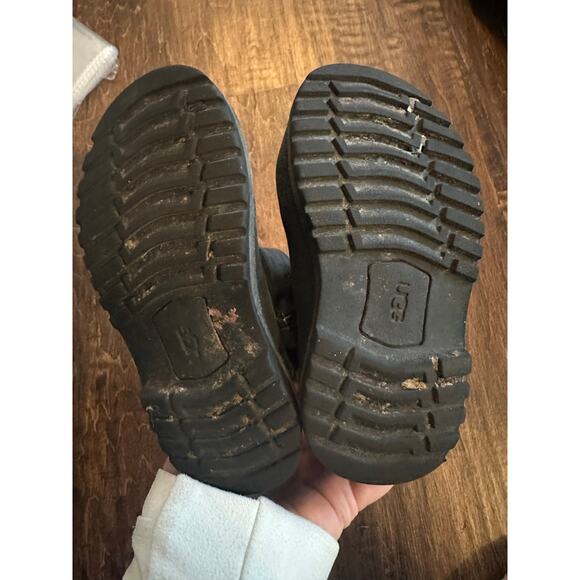 UGGs Toddler girls leather combat boot size 6 - Picture 2 of 6